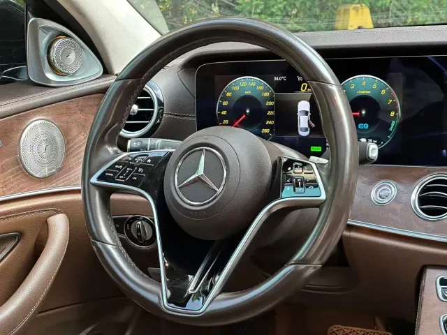 Mercedes-Benz E-Class — Фото автомобиля 4