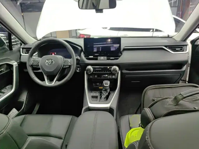 Toyota RAV4 — Фото автомобиля 9