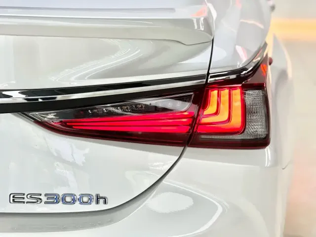 Lexus ES — Фото автомобиля 18