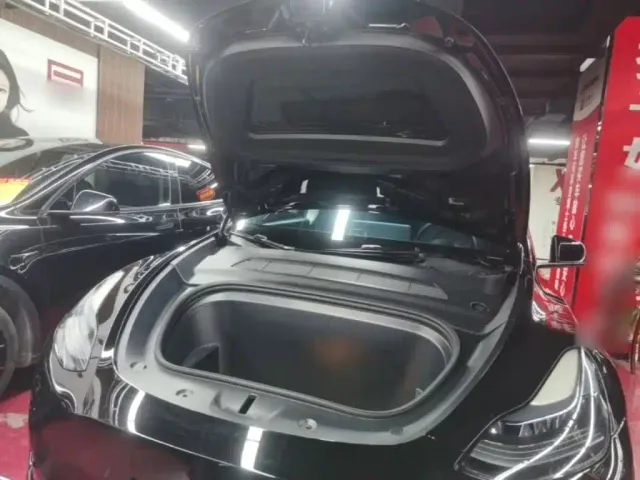 Tesla Model Y — Фото автомобиля 19