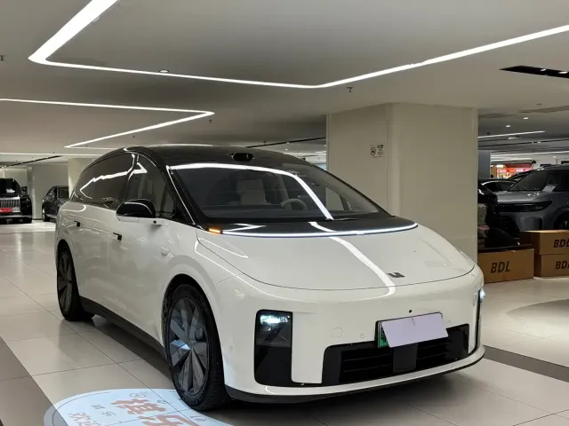 Li Auto Li i8 2025 Standard Edition — Фото автомобиля 3