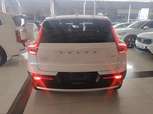 Volvo XC40 — Фото автомобиля 5
