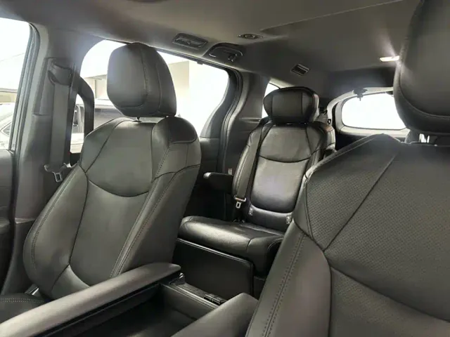 Toyota Sienna — Фото автомобиля 19