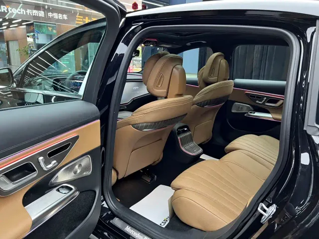 Mercedes-Benz E-Class — Фото автомобиля 21