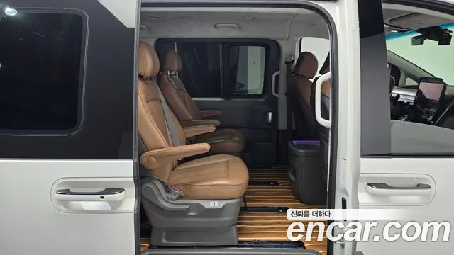 Hyundai Staria Staria 4WD Lounge 9 мест — Фото автомобиля 12