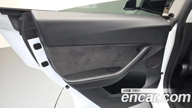 Tesla Model Y — Фото автомобиля 14