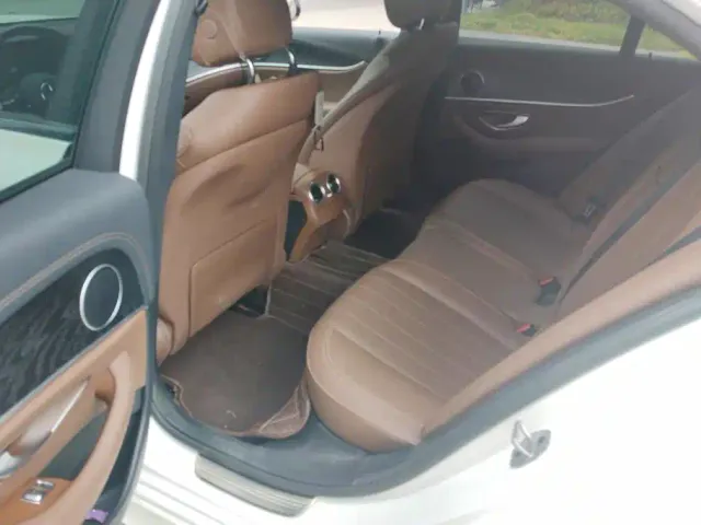 Mercedes-Benz E-Class — Фото автомобиля 11