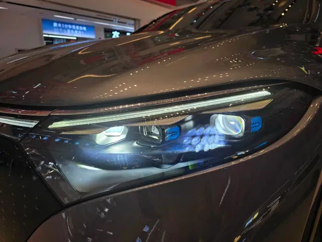 Mercedes-Benz EQS SUV — Фото автомобиля 4
