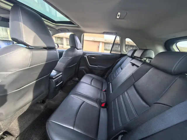 Toyota RAV4 — Фото автомобиля 7