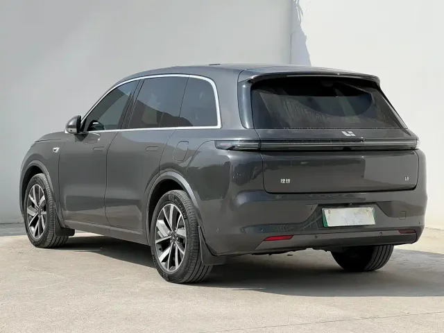 Li Auto L8 — Фото автомобиля 2