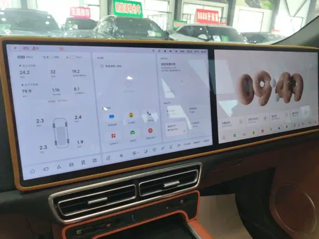 Li Auto L8 — Фото автомобиля 12