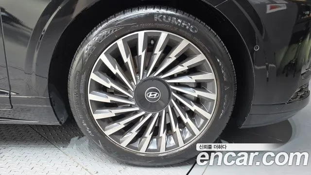 Hyundai Grandeur Grandeur (GN7) 3.5 Бензин 4WD — Фото автомобиля 21