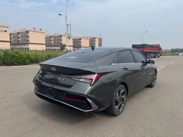 Hyundai Elantra — Фото автомобиля 12