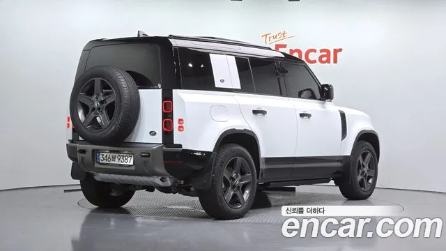 Land Rover Defender Defender (L663) 110 P300 X-Dynamic SE — Фото автомобиля 2