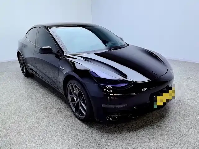 Tesla Model 3 — Фото автомобиля 3
