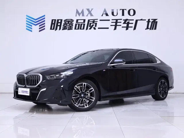 BMW 5 Series — Фото автомобиля 2