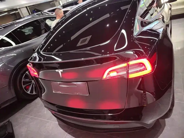 Tesla Model Y — Фото автомобиля 5