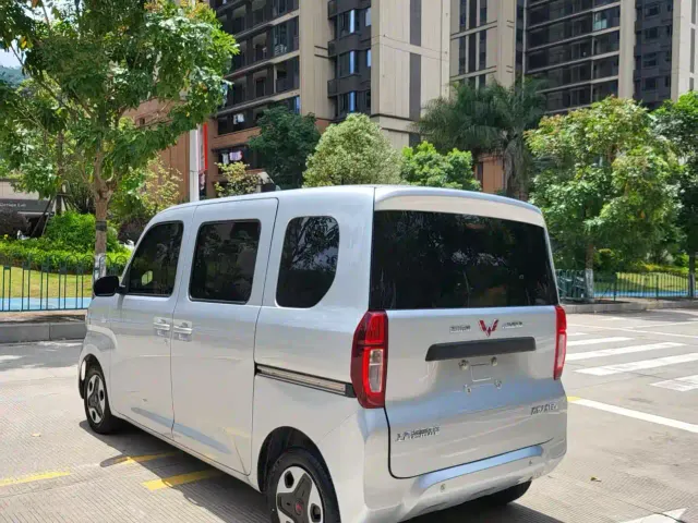 Wuling Zhiguang NEV — Фото автомобиля 11