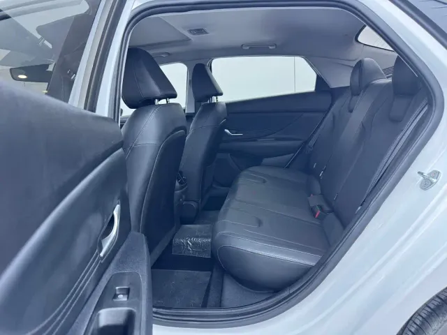 Hyundai Elantra — Фото автомобиля 13