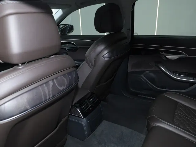 Audi A8 — Фото автомобиля 24