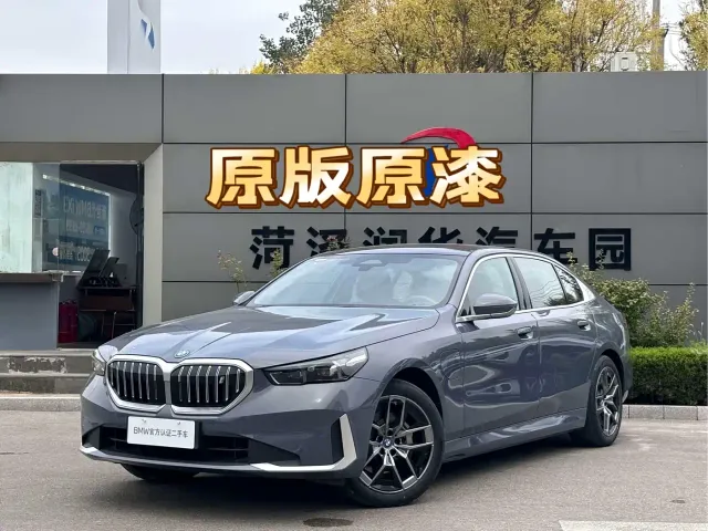 Фотография автомобиля — BMW i5