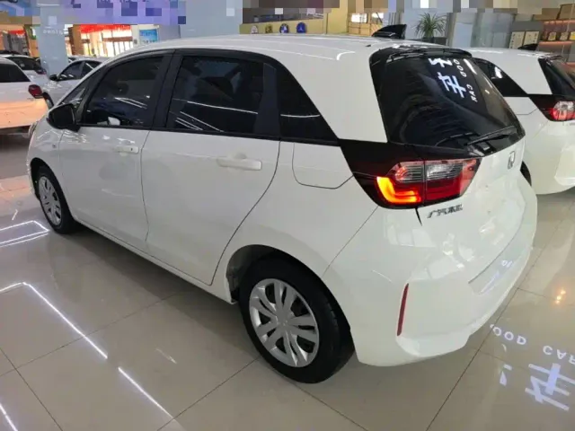 Honda Fit — Фото автомобиля 4