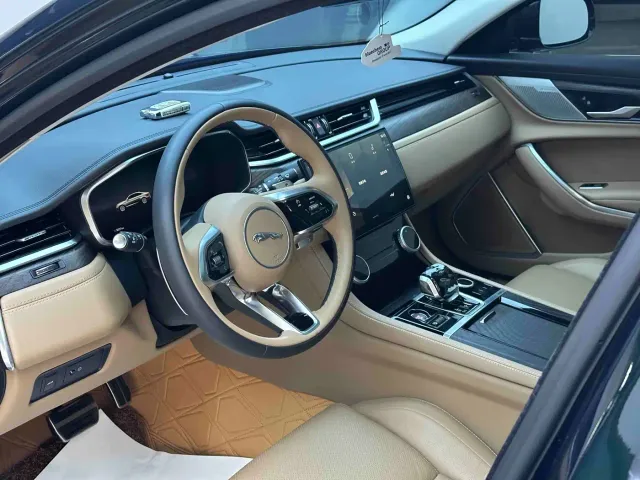 Jaguar XFL — Фото автомобиля 6