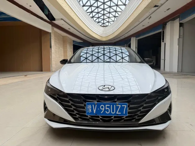 Hyundai Elantra — Фото автомобиля 2