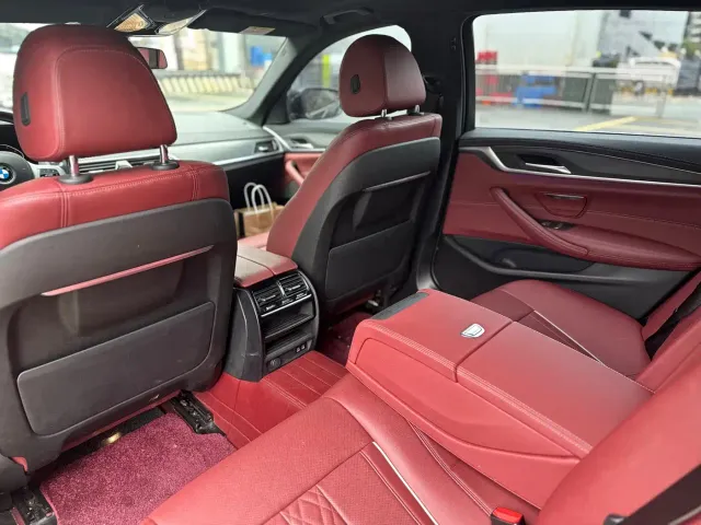 BMW 5 Series — Фото автомобиля 9