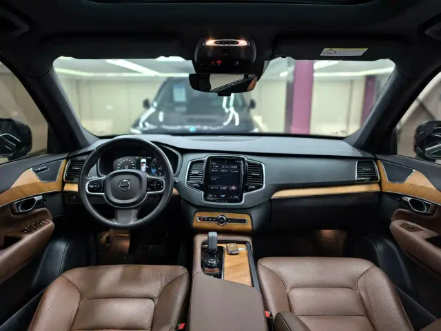 Volvo XC90 — Фото автомобиля 9