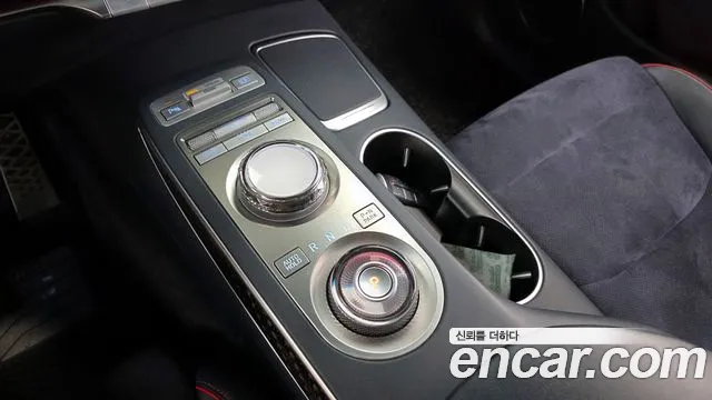 Genesis GV70 2.5T Бензин AWD — Фото автомобиля 9