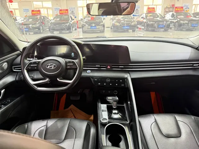 Hyundai Elantra — Фото автомобиля 18