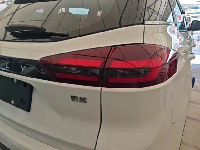 Geely Boyue — Фото автомобиля 7