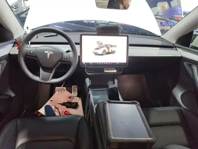 Tesla Model Y — Фото автомобиля 5