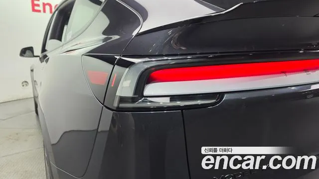 Tesla Model Y — Фото автомобиля 23