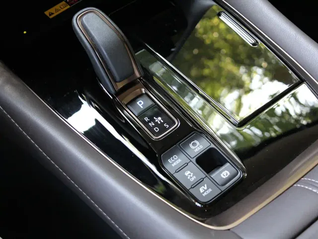 Toyota Alphard — Фото автомобиля 15