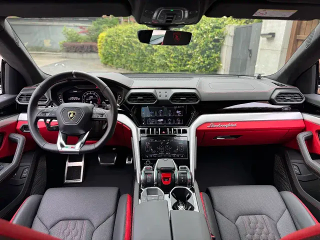 Lamborghini Urus — Фото автомобиля 4