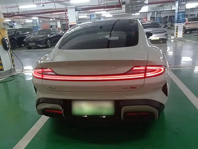 Xiaomi SU7 — Фото автомобиля 5
