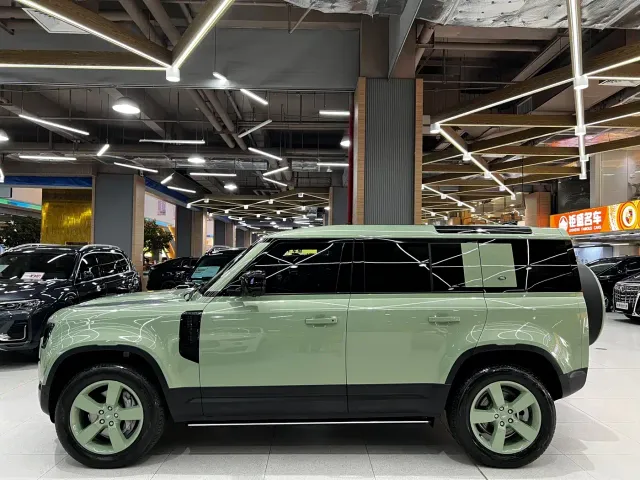 Land Rover Land Rover Defender 2023 110 3.0T P400 75th Anniversary Legend Edition — Фото автомобиля 3