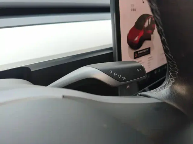 Tesla Model Y — Фото автомобиля 9