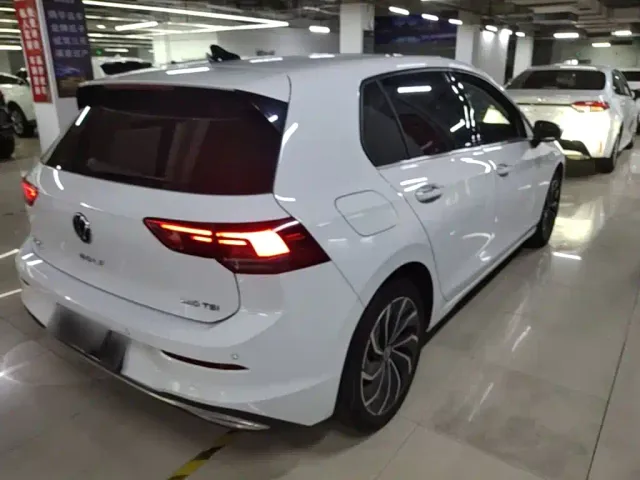 Volkswagen Golf — Фото автомобиля 6