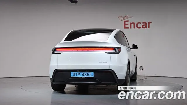 Tesla Model Y — Фото автомобиля 3
