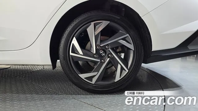 Hyundai AVANTE Новый Avante (CN7) — Фото автомобиля 21