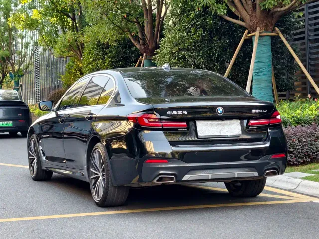BMW 5 Series — Фото автомобиля 3