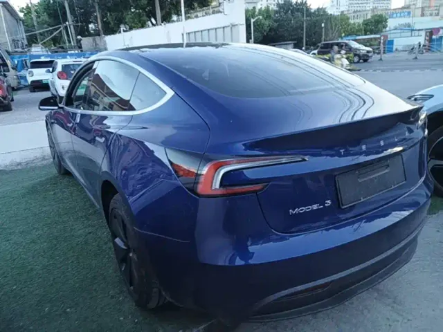 Tesla Model 3 — Фото автомобиля 4
