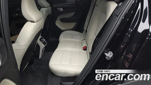 Вольво XC40 B4 Ultra Bright — Фото автомобиля 11