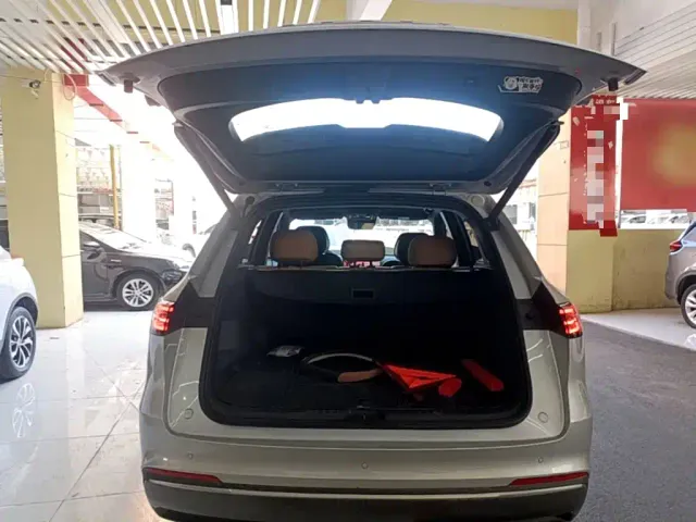 Geely Galaxy Starship 7 EM-i — Фото автомобиля 18
