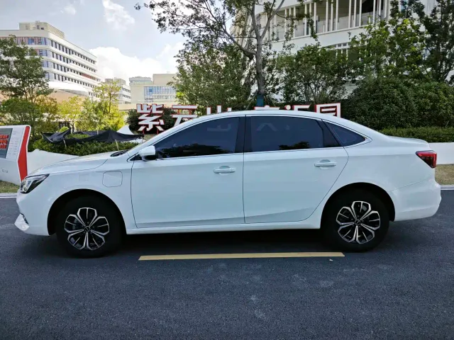 Roewe i6 MAX EV — Фото автомобиля 3