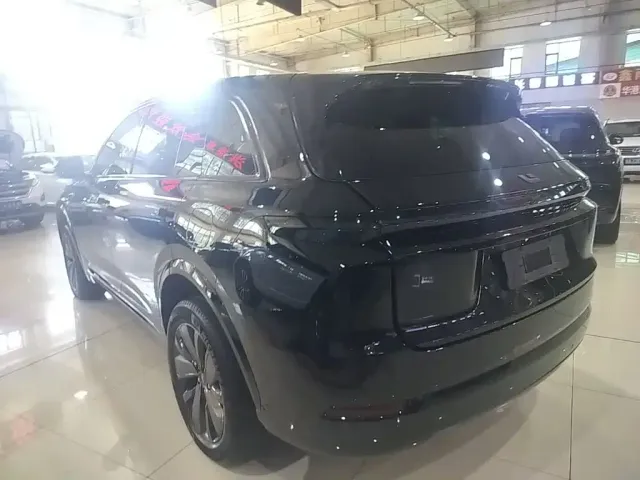 Li Auto L7 — Фото автомобиля 4