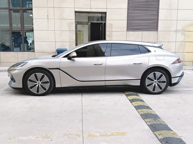 Denza Z9GT — Фото автомобиля 2